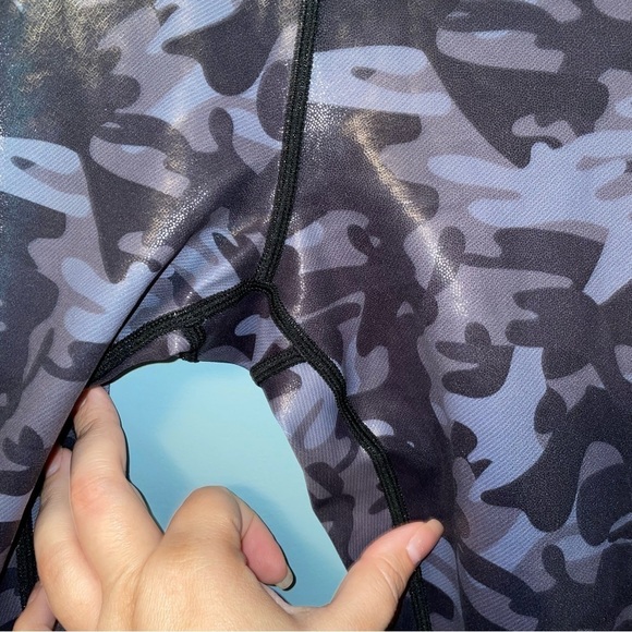 Zyia Active Leggings Blue Camo Sparkle Side Pockets Size 6-8 - Picture 5 of 7